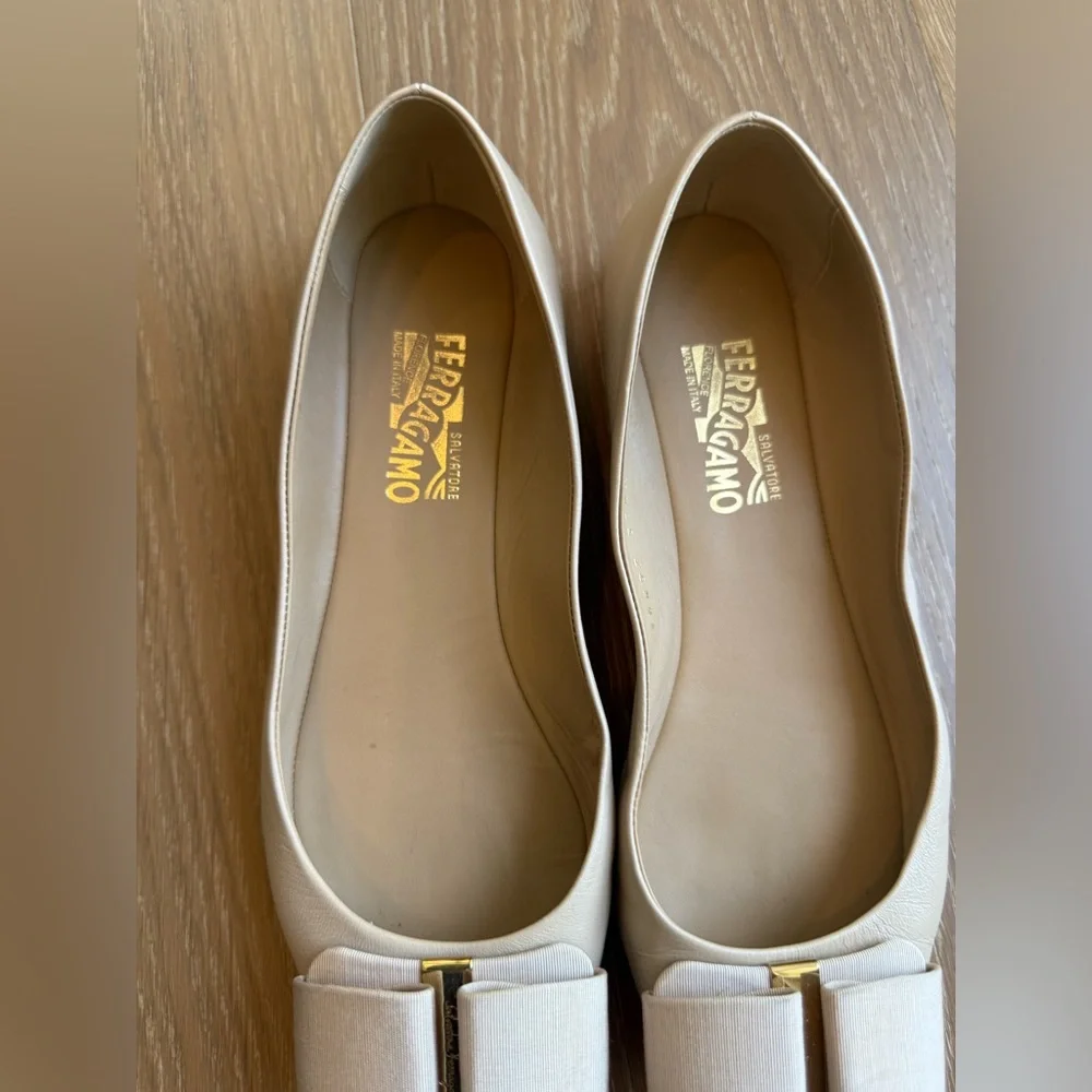 Salvatore Ferragamo Cream Flats with Bow Accent